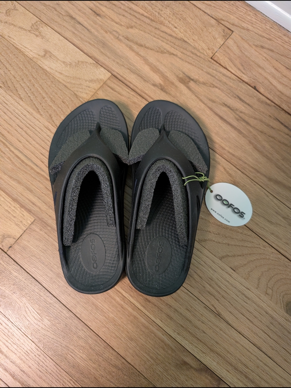 OOFOS Black Foam Recovery Flip Flops